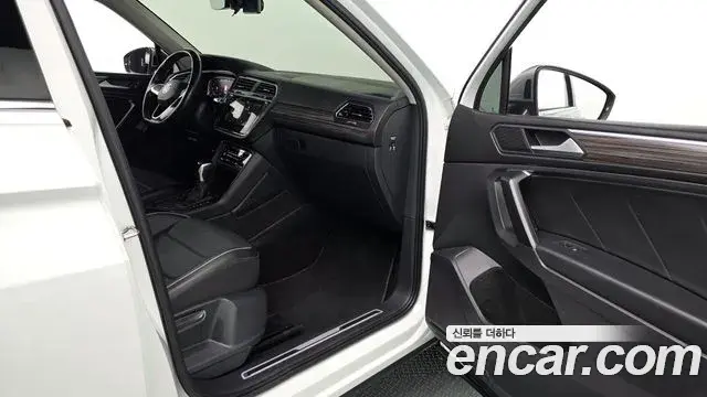 Volkswagen Tiguan Allspace 2023 — Photo 9/38