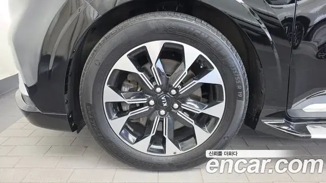 Kia Carnival 2021 — Фото 5/20