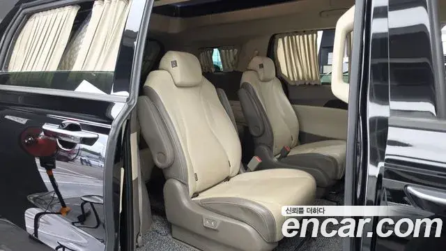 Kia Carnival 2021 — Фото 12/20