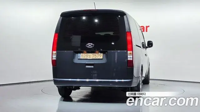 Hyundai Staria 2023 — Фото 4/20