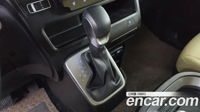 Hyundai Staria 2023 — Фото 9/20