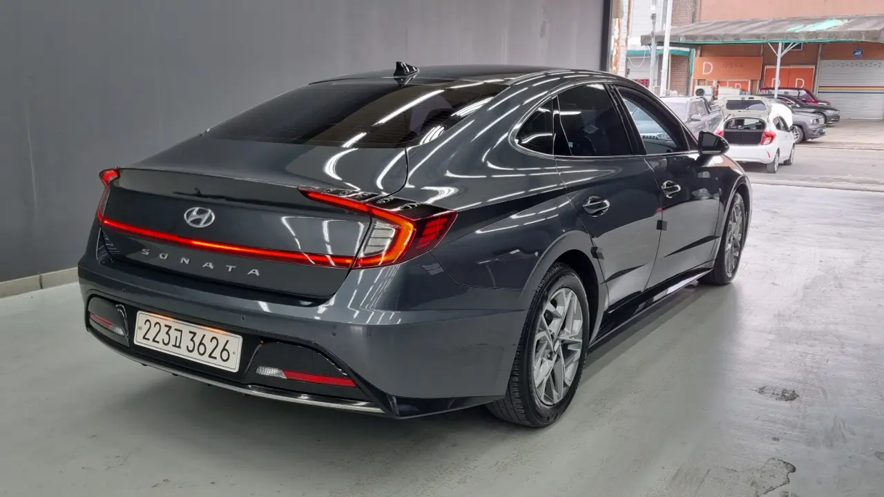 Hyundai Sonata 2023 — Фото 1/18