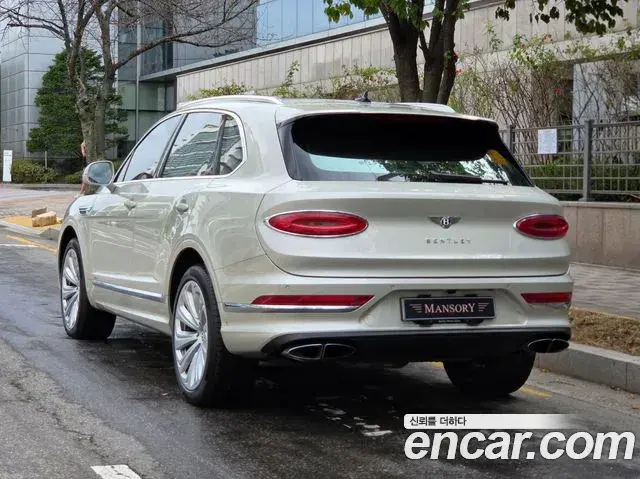 Bentley Bentayga 2024 — Photo 12/20