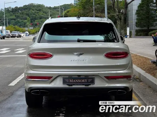 Bentley Bentayga 2024 — Photo 20/20
