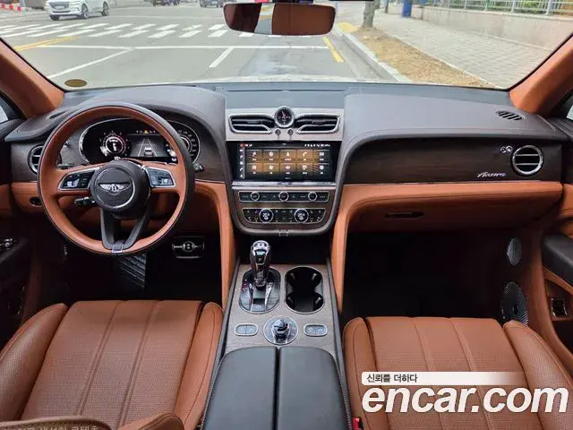Bentley Bentayga 2024 — Photo 2/20