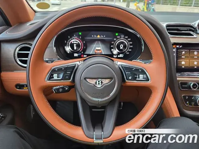 Bentley Bentayga 2024 — Photo 8/20