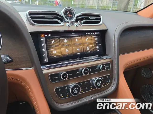 Bentley Bentayga 2024 — Photo 9/20