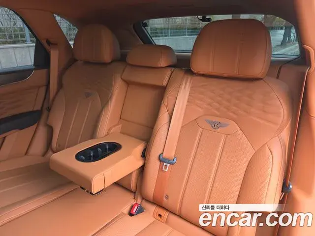Bentley Bentayga 2024 — Photo 14/20