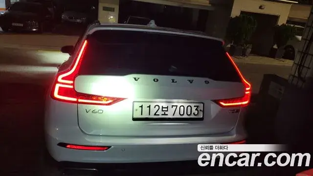 Volvo V60 Cross Country 2020 — Фото 2/20