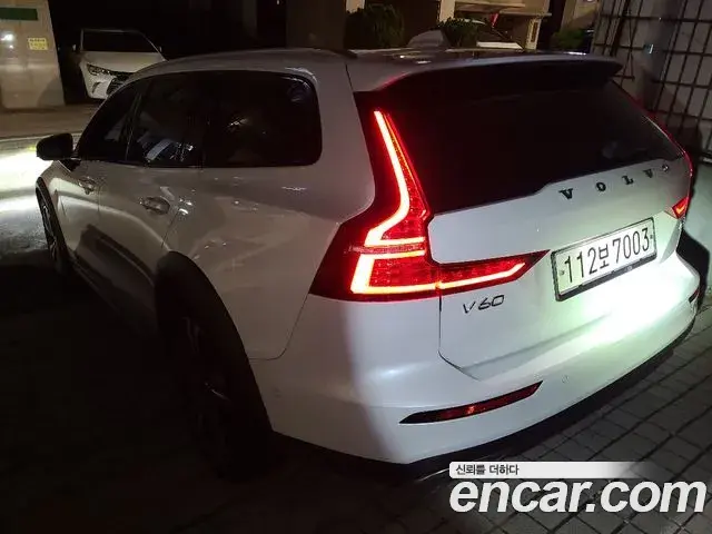 Volvo V60 Cross Country 2020 — Фото 4/20