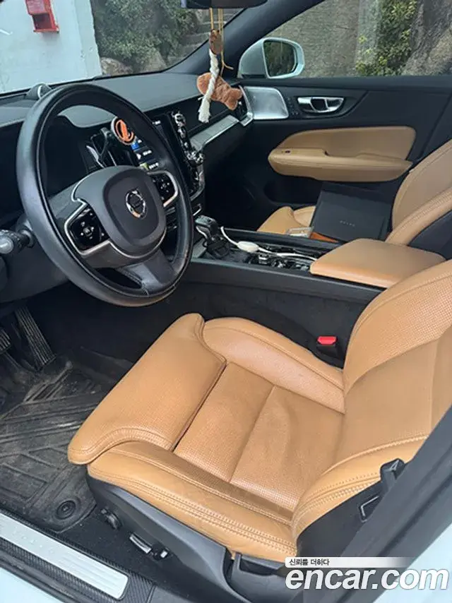 Volvo V60 Cross Country 2020 — Фото 9/20