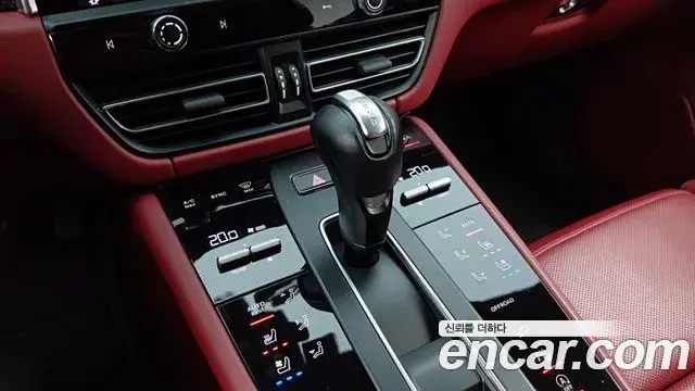 Porsche Macan 2023 — Фото 8/20