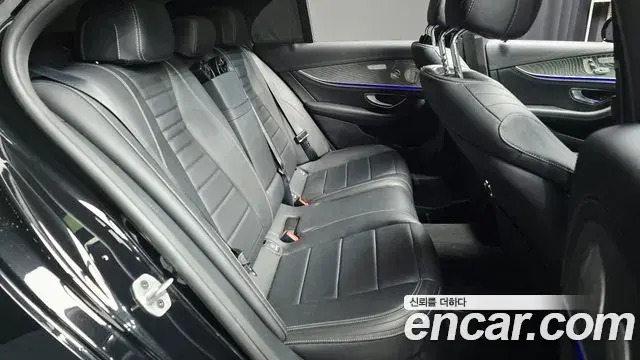Mercedes-Benz E-Class 2021 — Фото 11/20