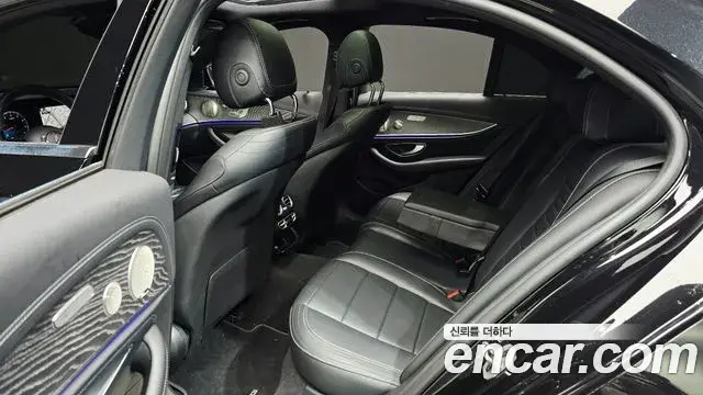 Mercedes-Benz E-Class 2021 — Фото 12/20