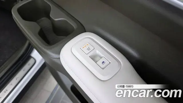 Hyundai Santa Fe 2023 — Фото 18/20