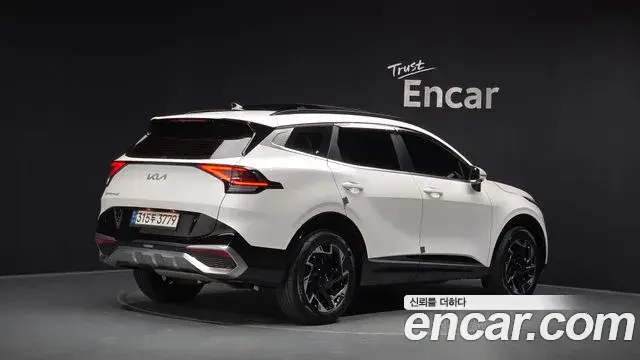 Kia Sportage 2022 — Фото 2/20