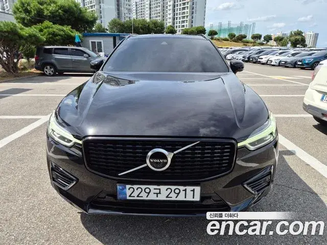 Volvo XC60 2021 — Фото 1/19