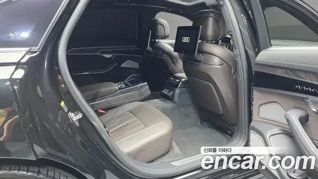 Audi A8 2023 — Фото 11/20