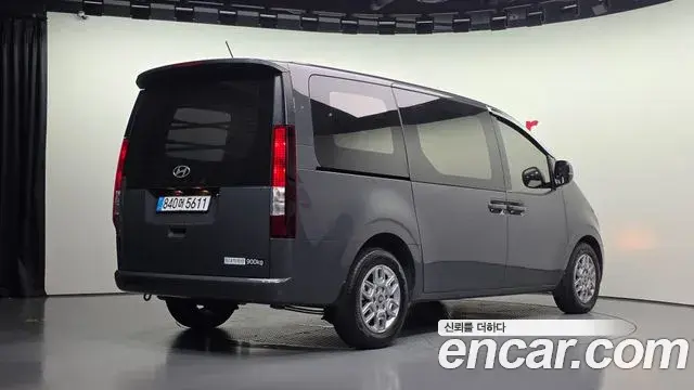 Hyundai Staria 2025 — Photo 2/20