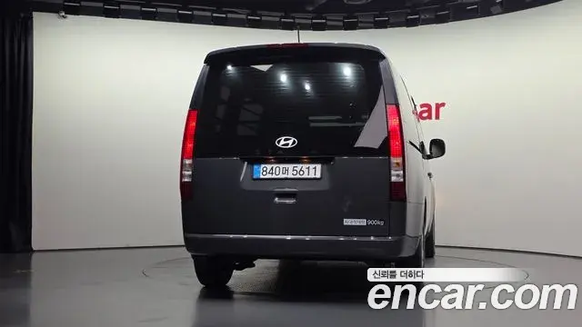 Hyundai Staria 2025 — Photo 4/20