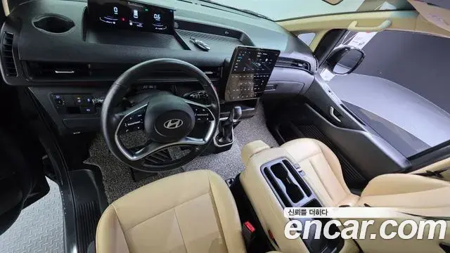 Hyundai Staria 2025 — Photo 7/20