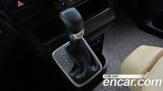 Hyundai Staria 2025 — Photo 9/20