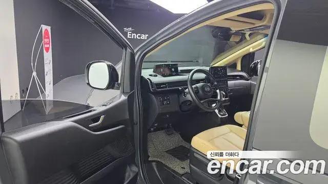 Hyundai Staria 2025 — Photo 10/20