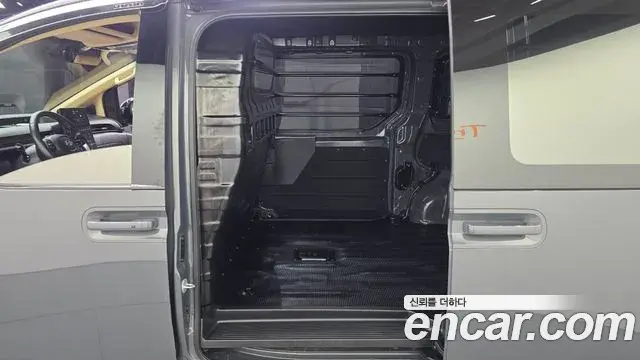 Hyundai Staria 2025 — Photo 11/20