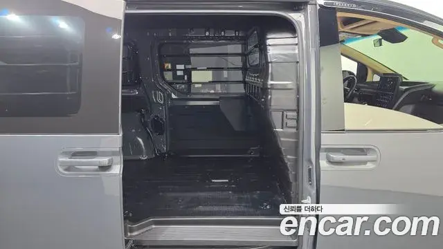 Hyundai Staria 2025 — Photo 12/20