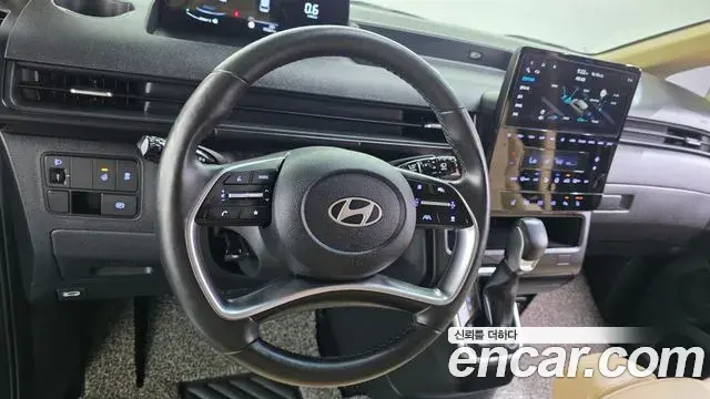 Hyundai Staria 2025 — Photo 13/20