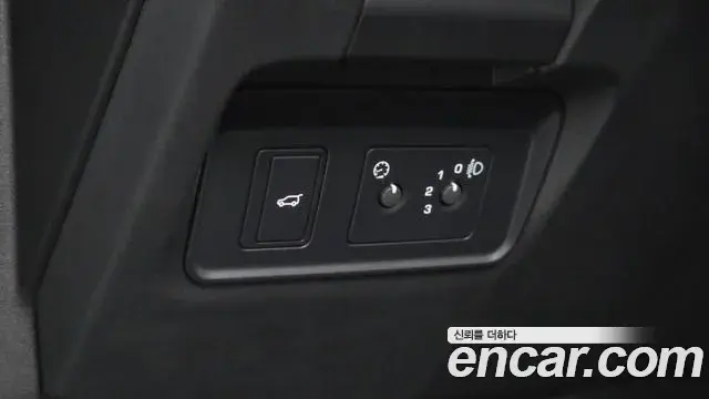 Land Rover Discovery Sport 2025 — Фото 15/20