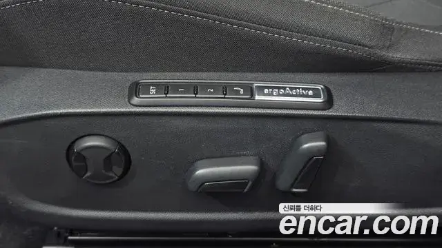 Volkswagen Golf 2022 — ფოტო 14/32