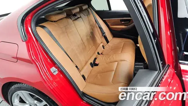 BMW 3 Series 2018 — Фото 11/20