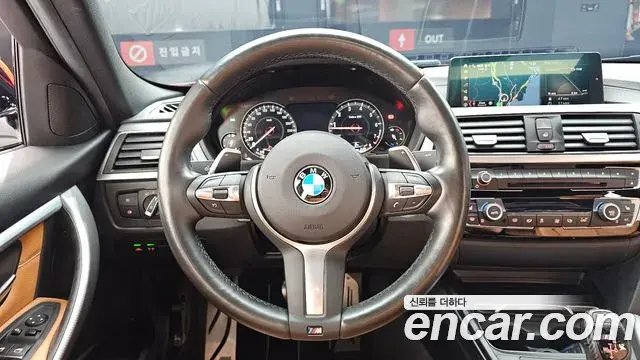 BMW 3 Series 2018 — Фото 13/20
