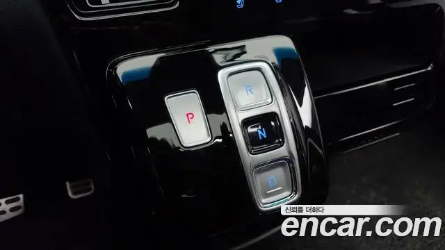 Hyundai Staria 2022 — Photo 15/20