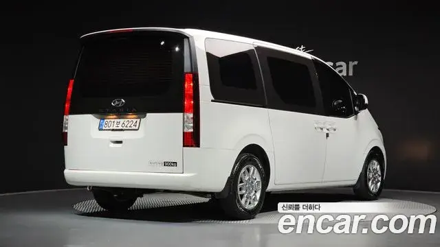 Hyundai Staria 2023 — Photo 1/20