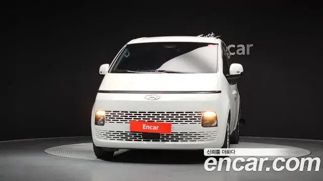 Hyundai Staria 2023 — Photo 2/20