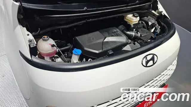 Hyundai Staria 2023 — Photo 5/20