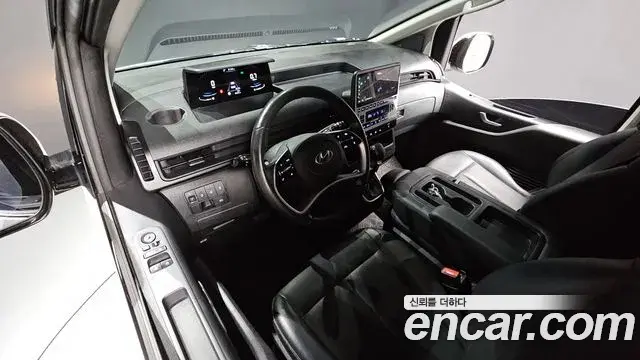 Hyundai Staria 2023 — Photo 6/20