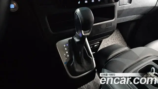 Hyundai Staria 2023 — Photo 8/20