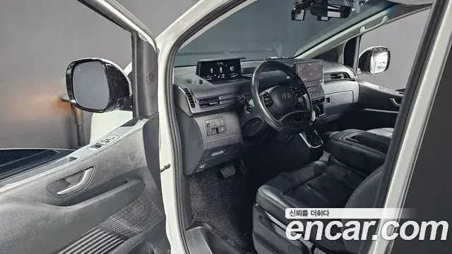 Hyundai Staria 2023 — Photo 9/20
