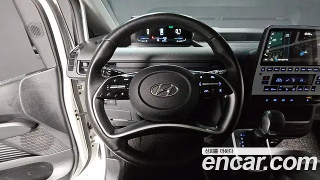 Hyundai Staria 2023 — Photo 13/20