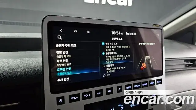 Hyundai Staria 2023 — Photo 16/20