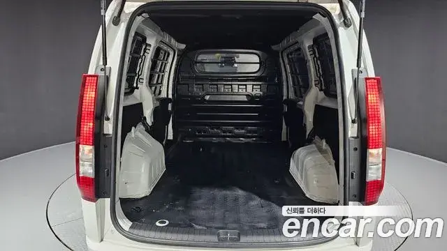 Hyundai Staria 2023 — Photo 20/20