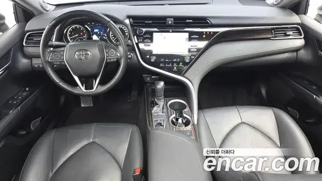 Toyota Camry 2019 — Фото 11/20