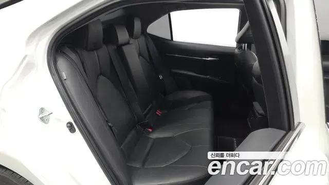 Toyota Camry 2019 — Фото 12/20