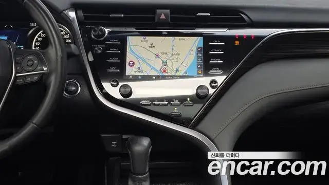 Toyota Camry 2019 — Фото 14/20