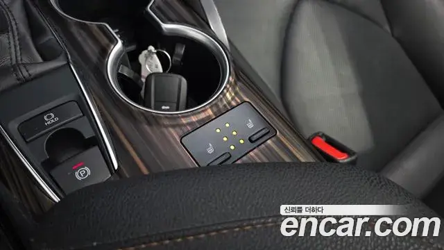 Toyota Camry 2019 — Фото 19/20