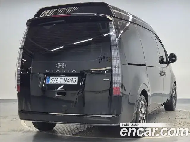 Hyundai Staria 2023 — Фото 1/20
