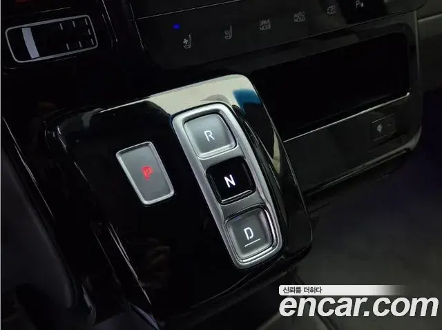 Hyundai Staria 2023 — Фото 8/20